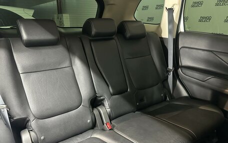 Mitsubishi Outlander III рестайлинг 3, 2017 год, 2 290 000 рублей, 4 фотография