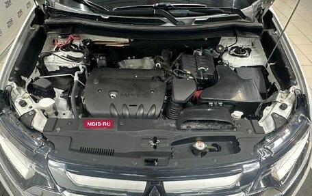 Mitsubishi Outlander III рестайлинг 3, 2017 год, 2 290 000 рублей, 6 фотография