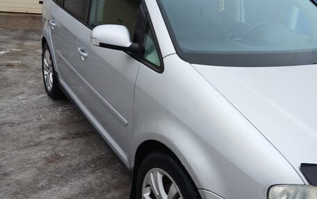 Volkswagen Touran III, 2004 год, 600 000 рублей, 2 фотография