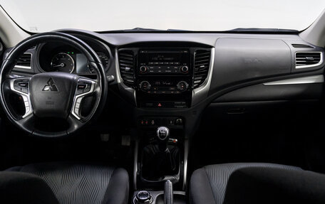 Mitsubishi Pajero Sport III рестайлинг, 2020 год, 2 800 000 рублей, 18 фотография