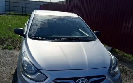Hyundai Solaris II рестайлинг, 2011 год, 575 000 рублей, 1 фотография