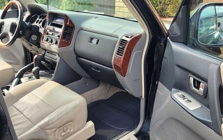 Mitsubishi Montero III, 2003 год, 1 150 000 рублей, 8 фотография