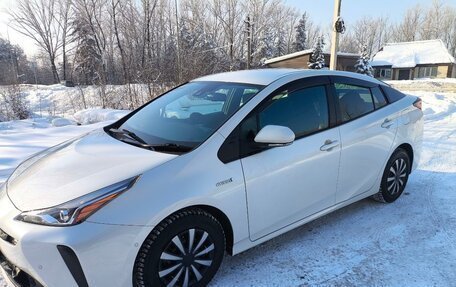 Toyota Prius IV XW50, 2019 год, 1 850 000 рублей, 1 фотография