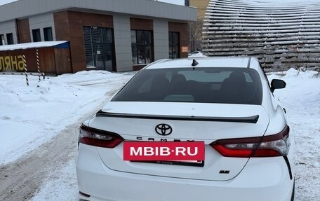 Toyota Camry, 2021 год, 2 900 000 рублей, 5 фотография