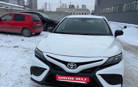 Toyota Camry, 2021 год, 2 900 000 рублей, 2 фотография