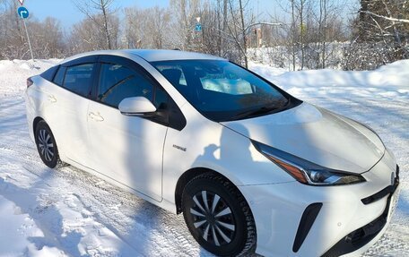 Toyota Prius IV XW50, 2019 год, 1 850 000 рублей, 3 фотография