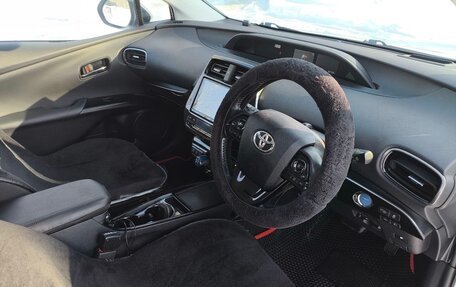 Toyota Prius IV XW50, 2019 год, 1 850 000 рублей, 7 фотография