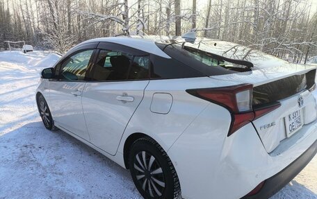 Toyota Prius IV XW50, 2019 год, 1 850 000 рублей, 4 фотография