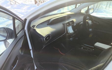Toyota Prius IV XW50, 2019 год, 1 850 000 рублей, 9 фотография