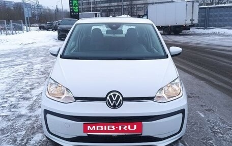 Volkswagen up! I рестайлинг, 2021 год, 999 000 рублей, 3 фотография