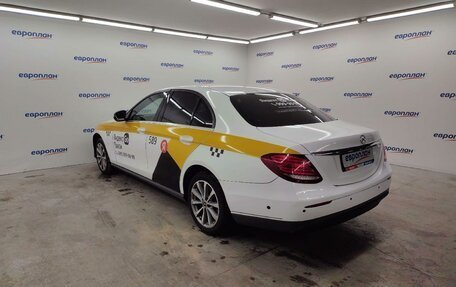 Mercedes-Benz E-Класс, 2018 год, 1 836 000 рублей, 4 фотография