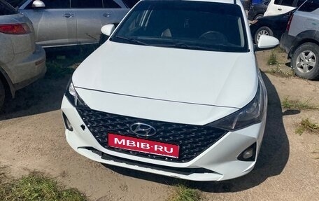 Hyundai Solaris II рестайлинг, 2020 год, 640 000 рублей, 1 фотография