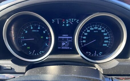 Toyota Land Cruiser 200, 2010 год, 2 850 000 рублей, 23 фотография