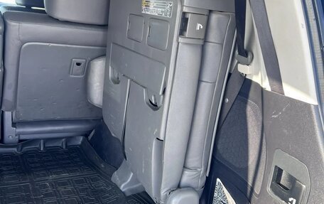 Toyota Land Cruiser 200, 2010 год, 2 850 000 рублей, 32 фотография