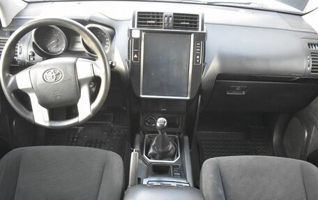 Toyota Land Cruiser Prado 150 рестайлинг 2, 2017 год, 3 220 000 рублей, 13 фотография