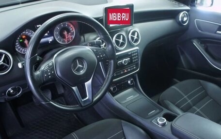 Mercedes-Benz A-Класс, 2015 год, 990 000 рублей, 30 фотография