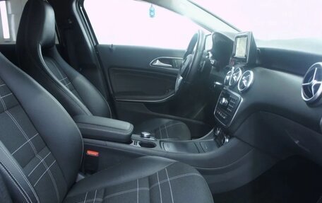 Mercedes-Benz A-Класс, 2015 год, 990 000 рублей, 31 фотография