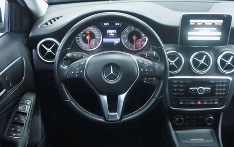 Mercedes-Benz A-Класс, 2015 год, 990 000 рублей, 32 фотография