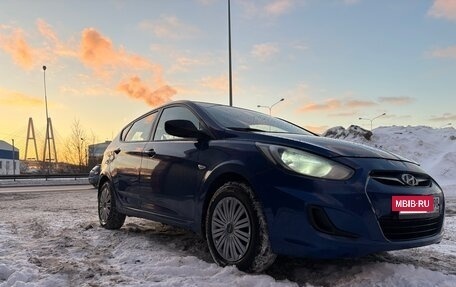 Hyundai Solaris II рестайлинг, 2011 год, 800 000 рублей, 3 фотография