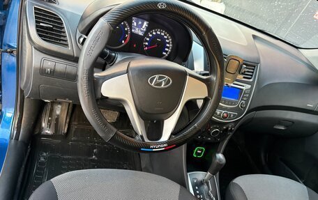 Hyundai Solaris II рестайлинг, 2011 год, 800 000 рублей, 10 фотография