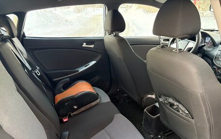 Hyundai Solaris II рестайлинг, 2011 год, 800 000 рублей, 13 фотография