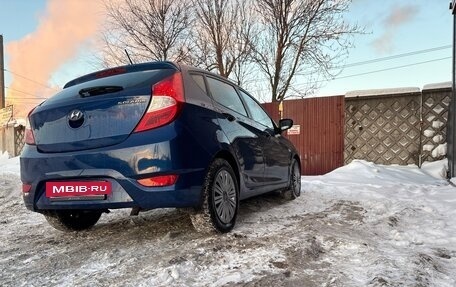 Hyundai Solaris II рестайлинг, 2011 год, 800 000 рублей, 5 фотография