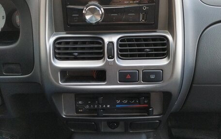 Nissan NP300, 2012 год, 900 000 рублей, 6 фотография