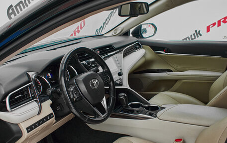 Toyota Camry, 2019 год, 3 450 000 рублей, 10 фотография