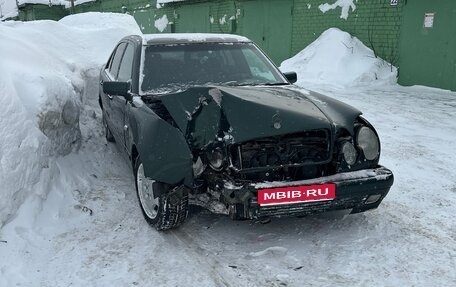Mercedes-Benz E-Класс, 1996 год, 250 000 рублей, 1 фотография