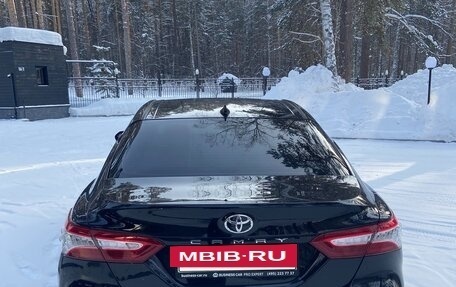 Toyota Camry, 2018 год, 2 650 000 рублей, 9 фотография