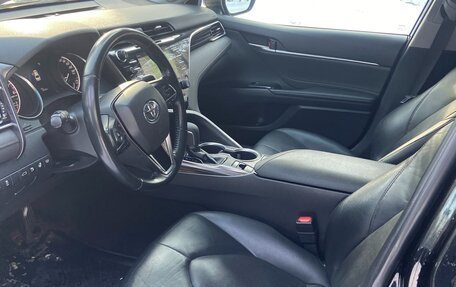 Toyota Camry, 2018 год, 2 650 000 рублей, 16 фотография