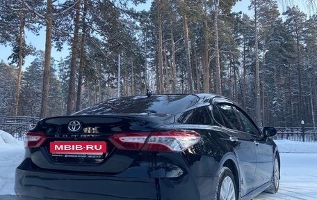 Toyota Camry, 2018 год, 2 650 000 рублей, 10 фотография