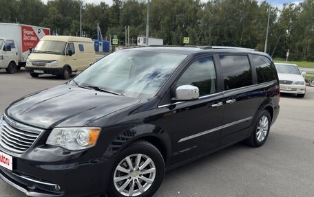 Chrysler Voyager IV, 2014 год, 1 635 000 рублей, 3 фотография