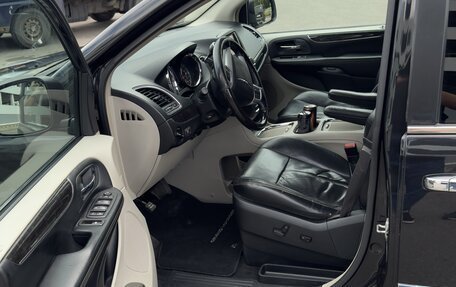 Chrysler Voyager IV, 2014 год, 1 635 000 рублей, 11 фотография