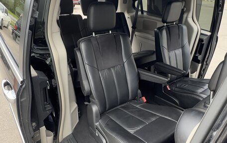 Chrysler Voyager IV, 2014 год, 1 635 000 рублей, 13 фотография