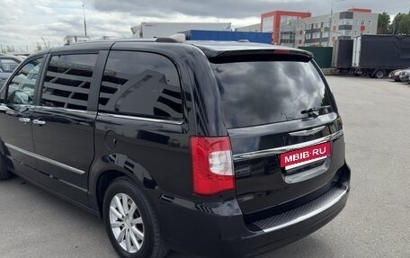 Chrysler Voyager IV, 2014 год, 1 635 000 рублей, 5 фотография