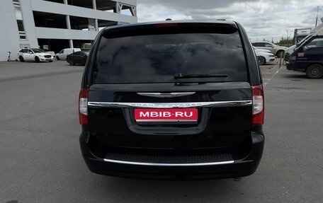 Chrysler Voyager IV, 2014 год, 1 635 000 рублей, 8 фотография