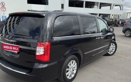 Chrysler Voyager IV, 2014 год, 1 635 000 рублей, 4 фотография
