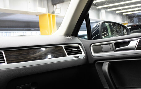 Volkswagen Touareg III, 2017 год, 2 999 000 рублей, 9 фотография