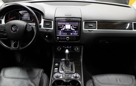 Volkswagen Touareg III, 2017 год, 2 999 000 рублей, 10 фотография