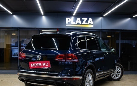 Volkswagen Touareg III, 2017 год, 2 999 000 рублей, 4 фотография