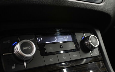 Volkswagen Touareg III, 2017 год, 2 999 000 рублей, 26 фотография