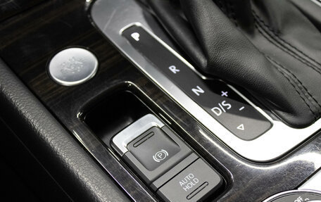 Volkswagen Touareg III, 2017 год, 2 999 000 рублей, 27 фотография