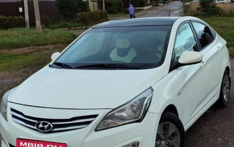 Hyundai Solaris II рестайлинг, 2015 год, 800 000 рублей, 5 фотография