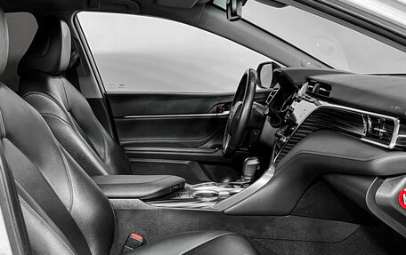 Toyota Camry, 2020 год, 3 125 000 рублей, 10 фотография