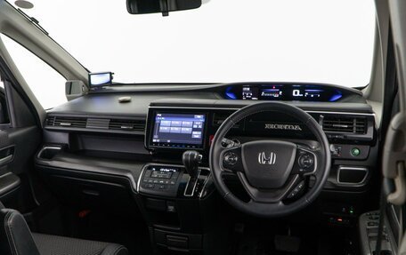 Honda Stepwgn IV, 2016 год, 2 048 444 рублей, 6 фотография