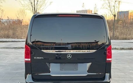Mercedes-Benz V-Класс, 2022 год, 6 290 133 рублей, 5 фотография