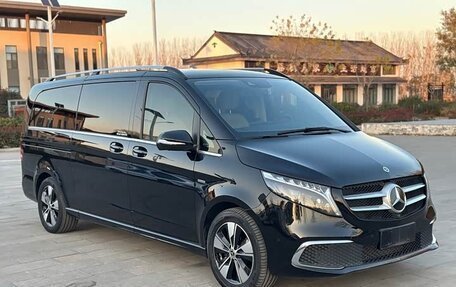 Mercedes-Benz V-Класс, 2022 год, 6 290 133 рублей, 3 фотография
