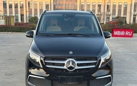 Mercedes-Benz V-Класс, 2022 год, 6 290 133 рублей, 2 фотография