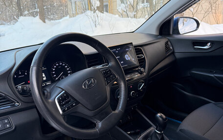 Hyundai Solaris II рестайлинг, 2022 год, 1 800 000 рублей, 11 фотография